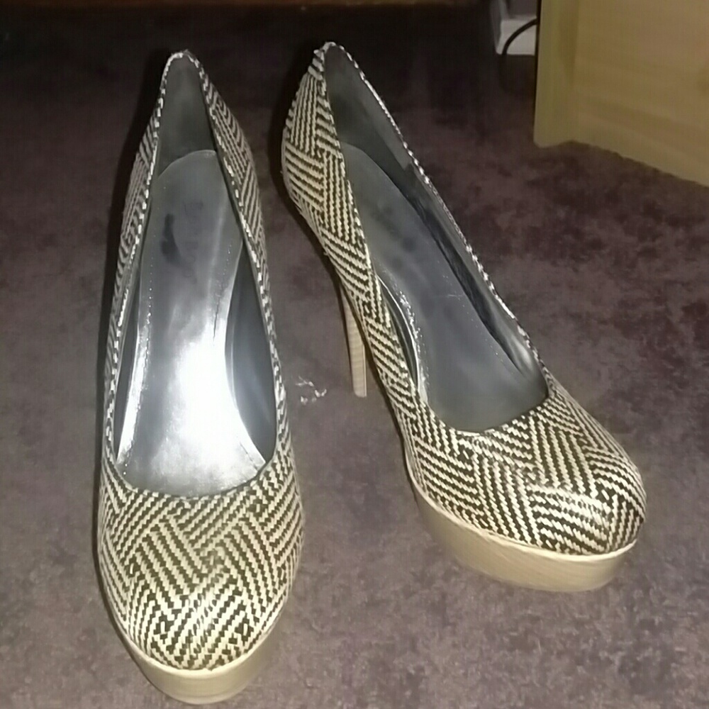 Shoes - Picture 2 of 4